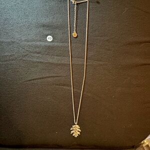 Chic Silver Leaf Pendant Necklace